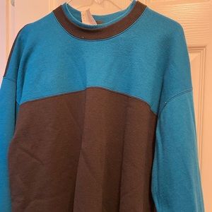 ✨ 3/$25 • BUNDLE & SAVE ✨ HANES VINTAGE SWEATER